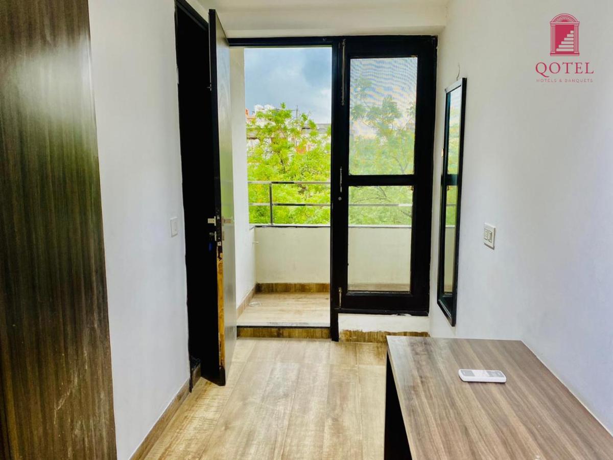 Qotel Hotel Rajouri Garden Above Ritu Marbles, Near Rajouri Garden Metro Station-Couple Friendly Ню Делхи Екстериор снимка