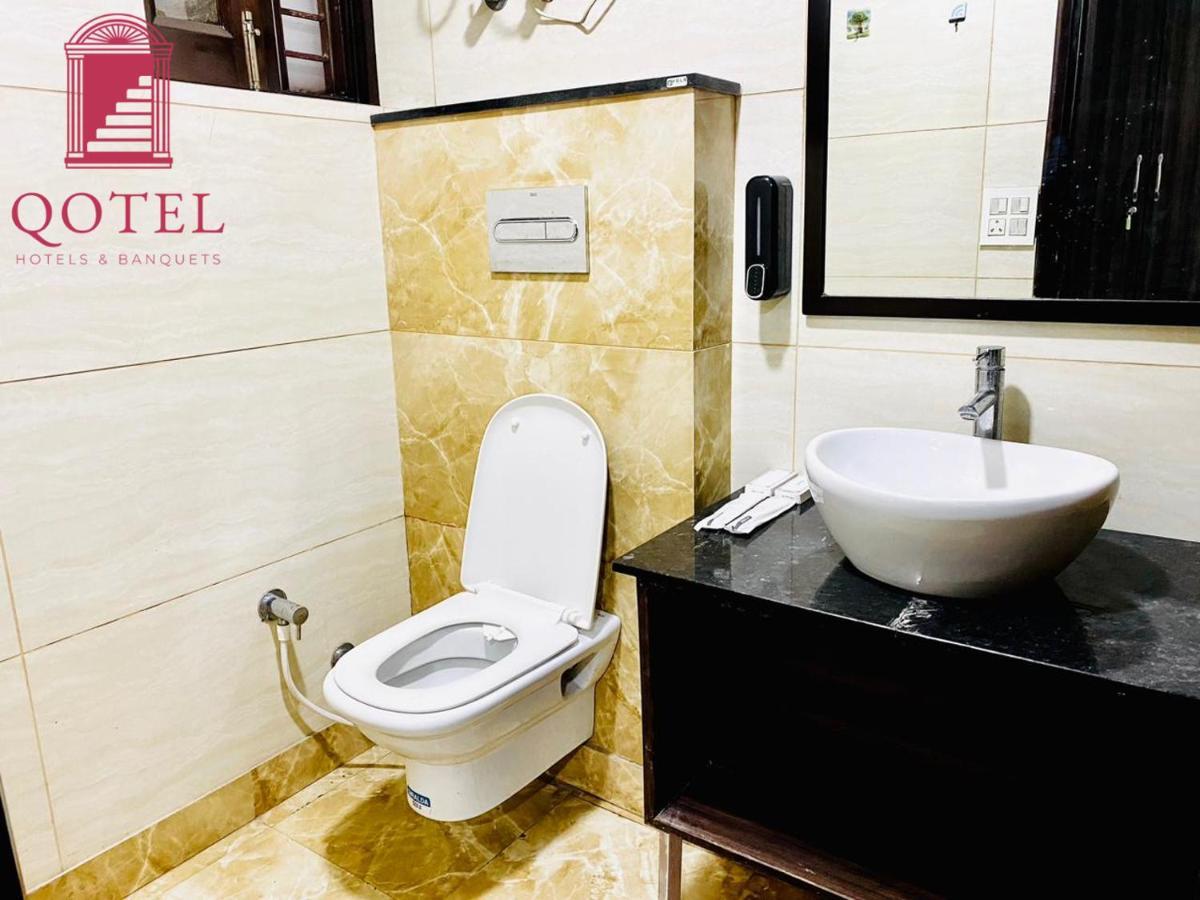 Qotel Hotel Rajouri Garden Above Ritu Marbles, Near Rajouri Garden Metro Station-Couple Friendly Ню Делхи Екстериор снимка